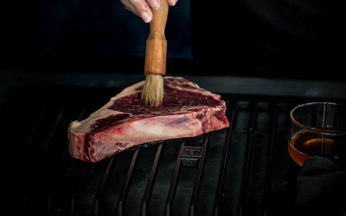 chuletón parrilla marinado