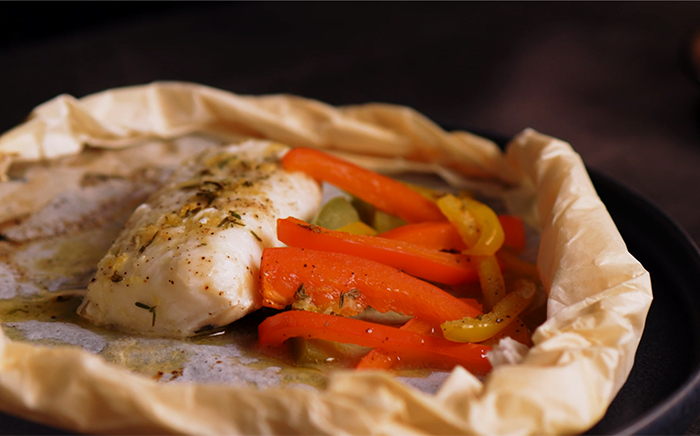 pescado con zanahoria y cebolla al papillote