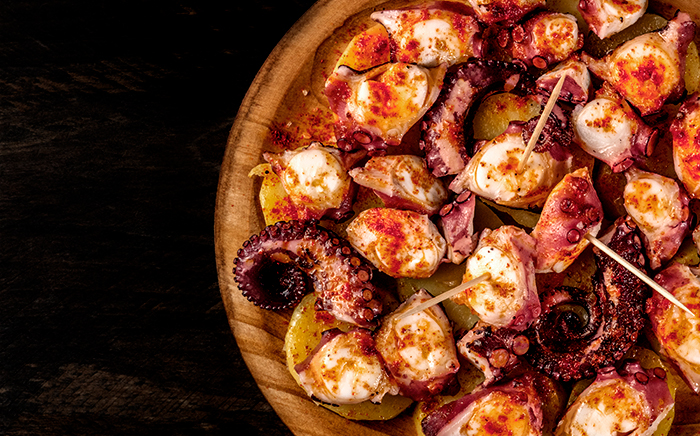 pulpo a la gallega base madera