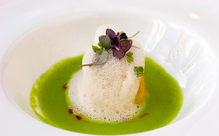 espuma sobre crema verde