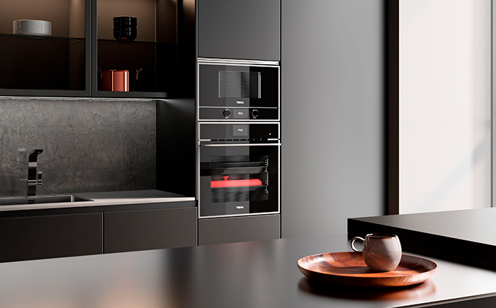ambiente de cocina con horno y microondas en columna