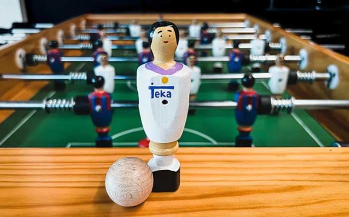 Figura de futbolín de Teka con la camiseta del Real Madrid club de fútbol