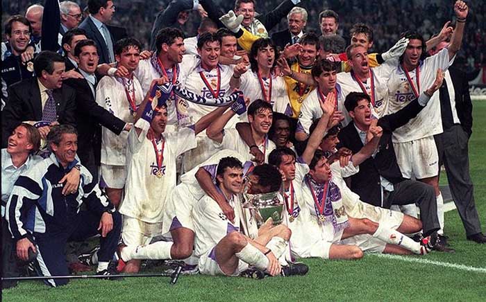 Teka en el camiseta del Real Madrid durante la victoria que valió al equipo la séptima Copa de Europa