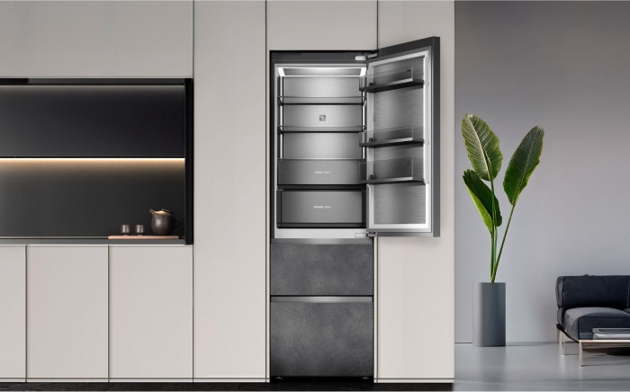 Frigorífico In-Line de Teka en acabado acero inoxidable en una cocina de ambiente vanguardista.