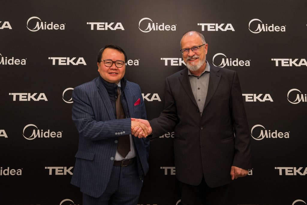 On the left, Larry Yuen, CGO MIB and President of Midea Europe Region. On the right, Oliver Müller-Marc, representing Teka’s shareholders. 