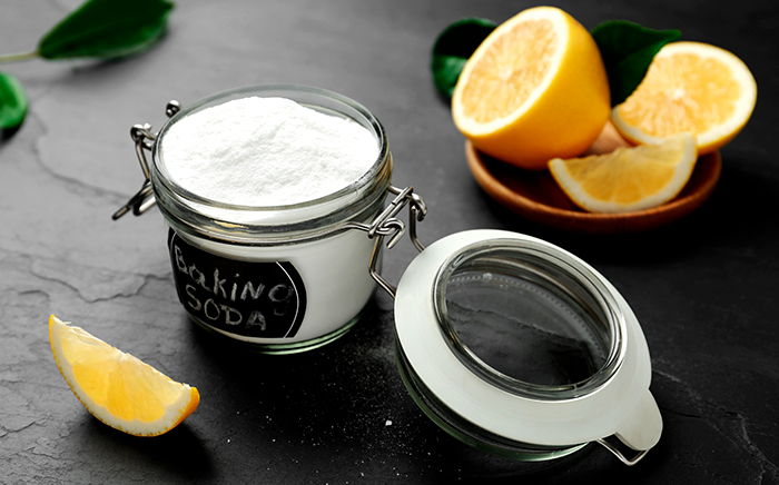 Baking soda removes odours and stains