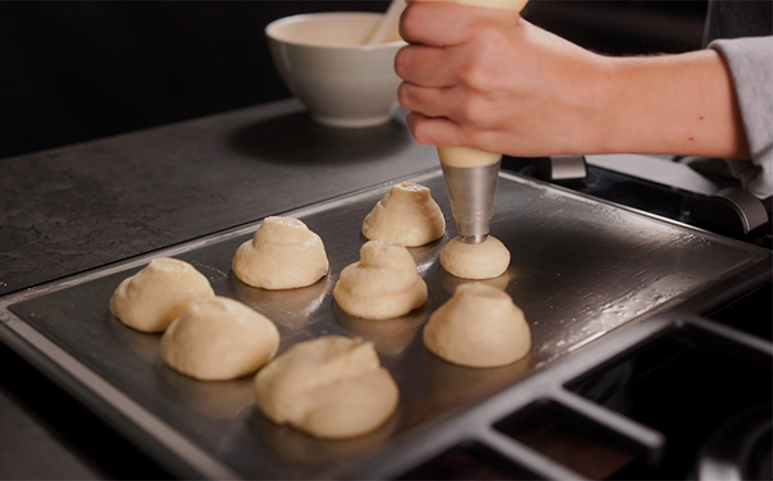 Cooking pastry teppanyaki