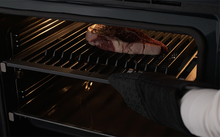 Cooking meat in the oven with SteakMaster