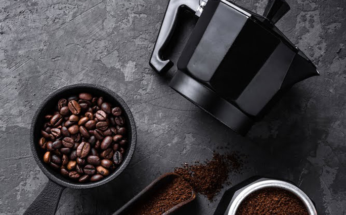 Moka coffee maker with coffee beans