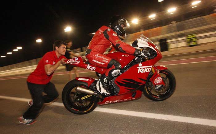 Ricky Cardús in Qatar ridding a motorcycle in a race with the full Teka equipment
