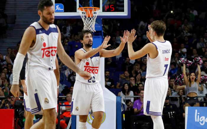 Real Madrid Teka basketball team with the logo of the brand on their jerseys