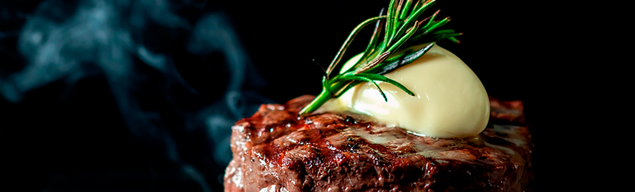 Carne affumicata e succosa dopo la cottura